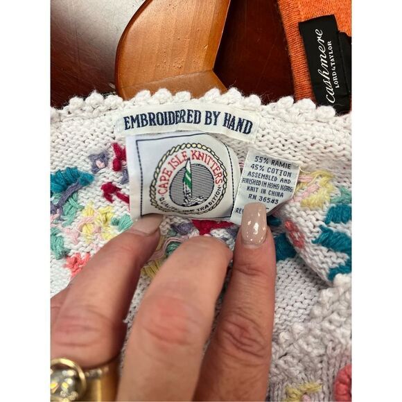 Vintage Cape Isle Knitters Floral Embroidered Sweater Too sz L So Cute! - Picture 6 of 6